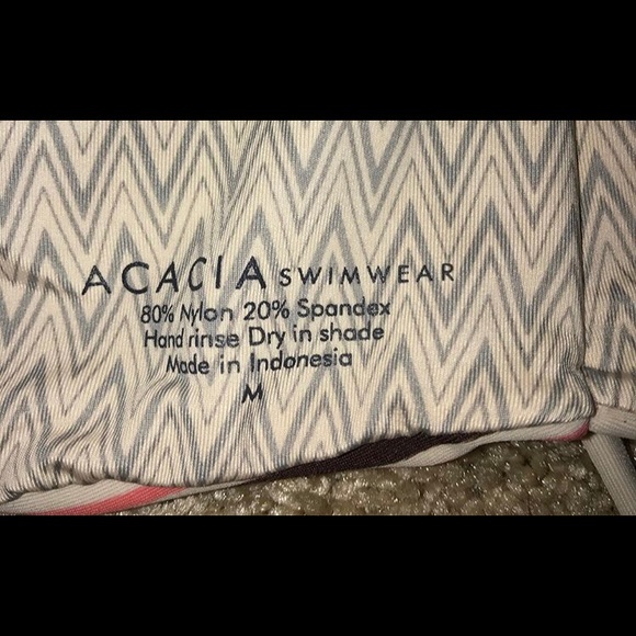 Acacia top - Picture 2 of 2